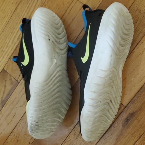 Shoes - Picture 4 of 6